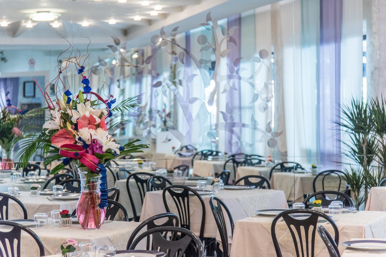 Hotel Nuovo Giardino ริมินี ภายนอก รูปภาพ